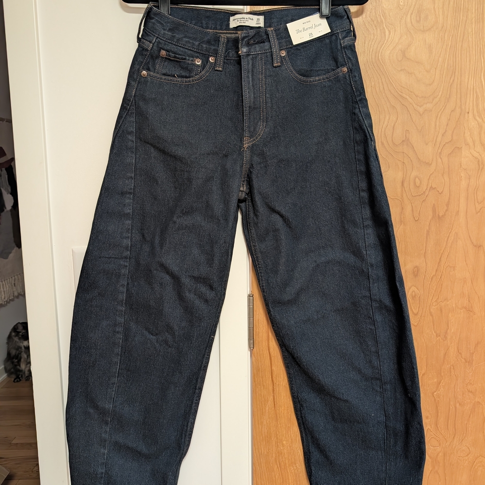 Abercrombie & Fitch Mid Rise Barrel Jeans NWT